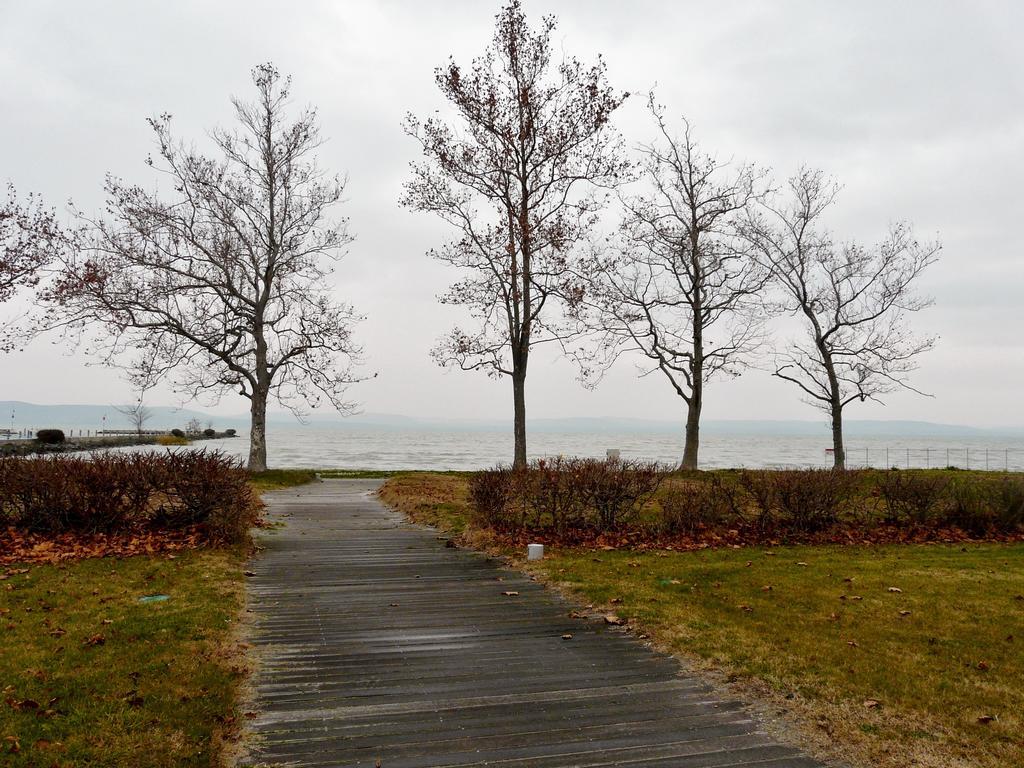 Gemini Superior Apartman&Yacht Balatonlelle Exterior foto